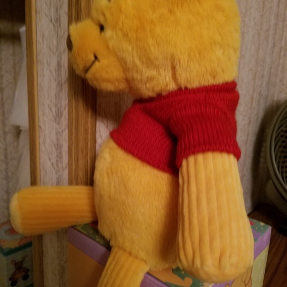 Scentsy Disney retired Winnie the Pooh buddy NIB - Picture 2 of 2